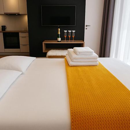 Miodowy Apartament Z Balkonem, Hustawka, Garazem I Faktura Rzeszów Exterior foto